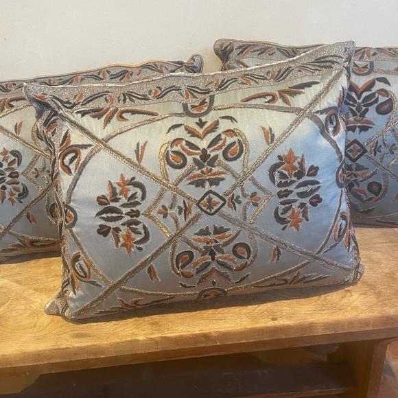 COURT OF VERSAILLES Set of Three Lt Teal Silk Embellished Embroidery Velvet Back - Picture 4 of 9